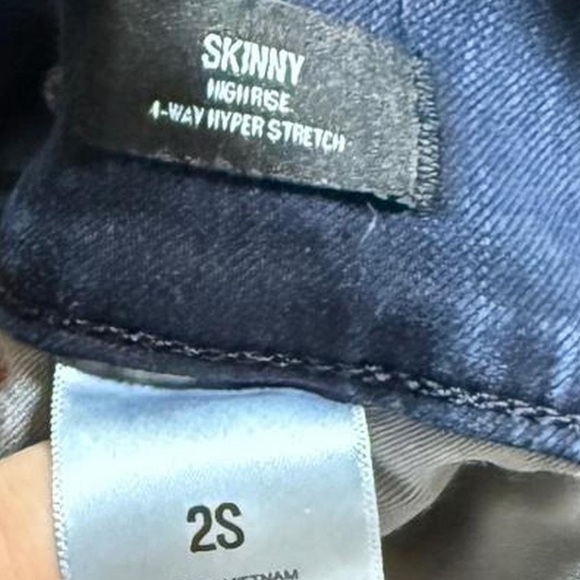 Express Mid Rise Skinny Jeans 2S Dark Wash Ripped Knees 4-Way Stretch Denim - Picture 5 of 5